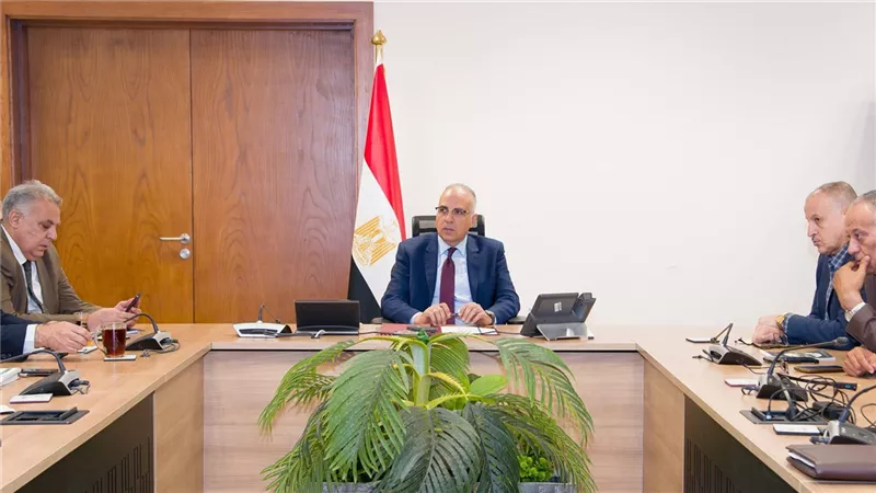 سويلم يوجه بمتابعة حالة تطهيرات الترع والمصارف بأسوان