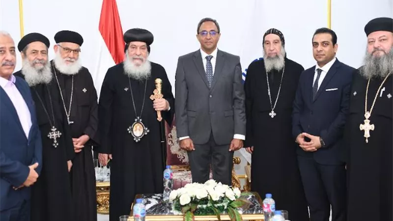 وفد الكنائس يقدم التهنئة للمحافظ بثقة القيادة السياسية
