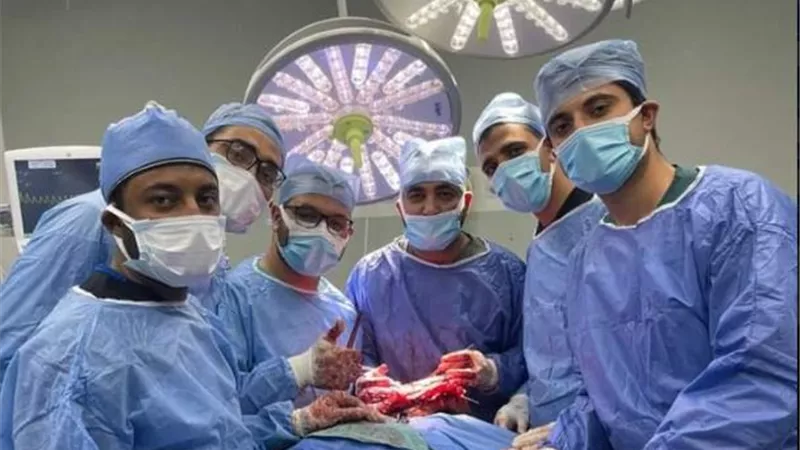 فريق طبي بمستشفي سوهاج الجامعي ينقذ ذراع سيدة من البتر