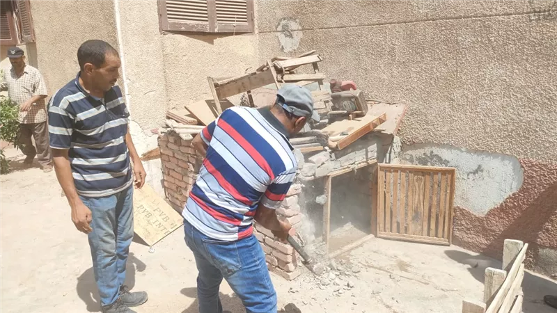 حملة مكبرة لإزالة التعديات في العاشر من رمضان .. صور