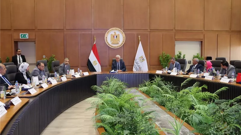 عاشور: تأسيس تحالفات إستراتيجية مع القطاعات الصناعية الفترة القادمة