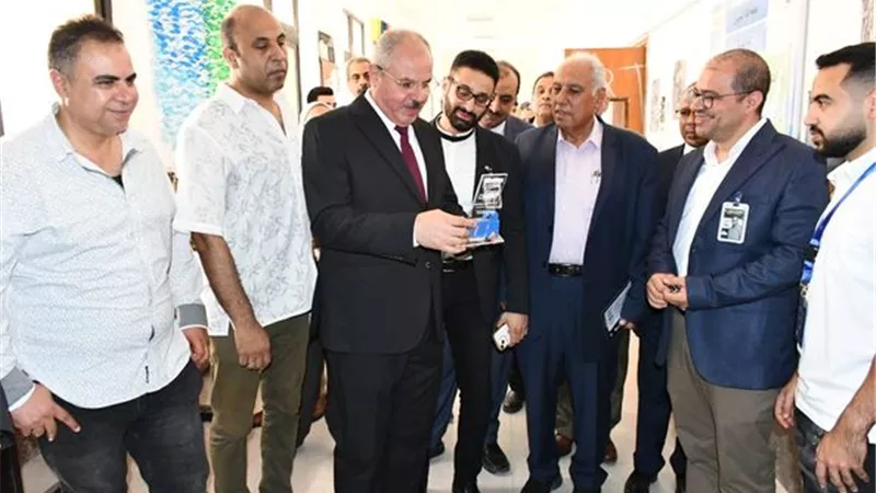 رئيس جامعة القناة يتفقد مشروعات تخرج قسم عمارة بكلية الهندسة