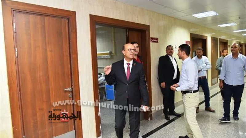 رئيس جامعة أسيوط يجري جولة تفقديةمفاجئة بمستشفى الإصابات والطوارئ