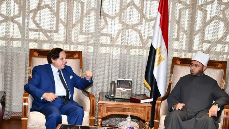 وزير الأوقاف يستقبل الأمين العام لرابطة الجامعات الإسلامية