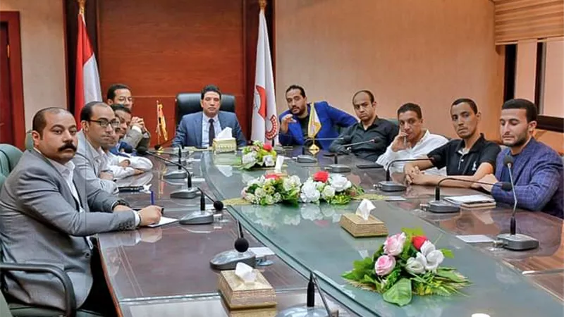 عبد الهادي يلتقي مجموعة من شباب سوهاج لمبادرة