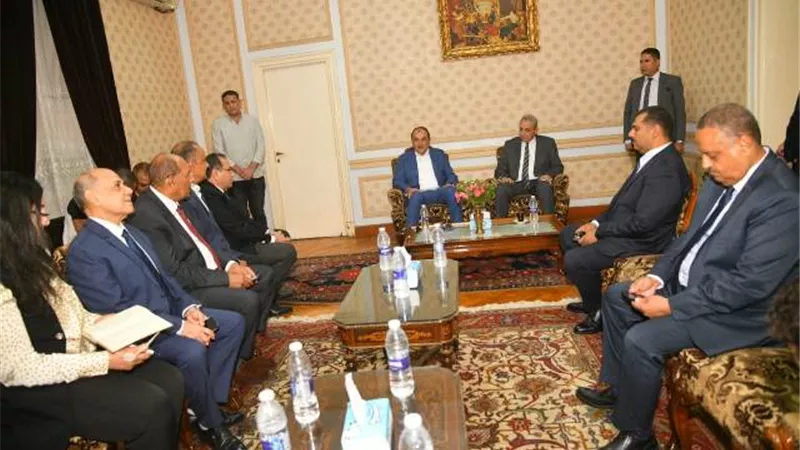 محافظ الغربية يستقبل وزير قطاع الأعمال العام داخل شركة غزل المحلة