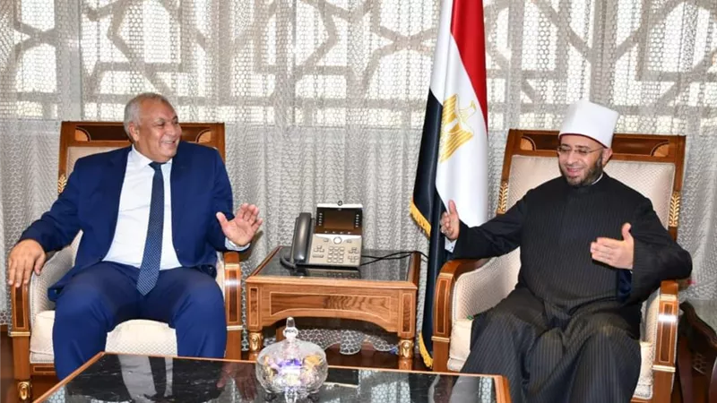 وزير الأوقاف ومحافظ الوادي الجديد يناقشان خطة الدعوة والمساجد