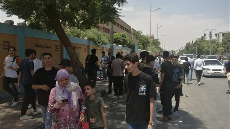 طلاب الثانوية بأسيوط سعداء بامتحان الجبر والهندسة والجيولوجيا