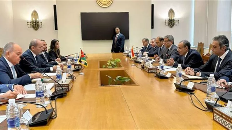 وزيرا خارجية مصر والأردن يترأسان جلسة مباحثات بحضور وفدي البلدين