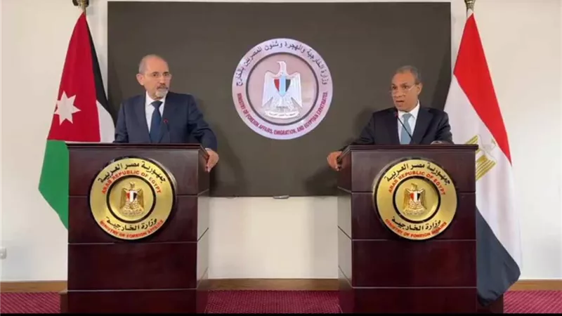 وزير الخارجية يشدد على ضرورة تنفيذ حل الدولتين على الأرض