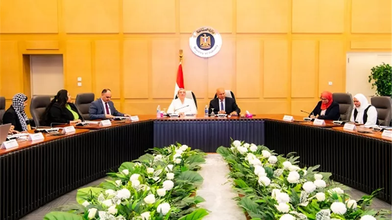 وزيرة البيئة: تسهيل الموافقات البيئية للمشروعات الصناعية