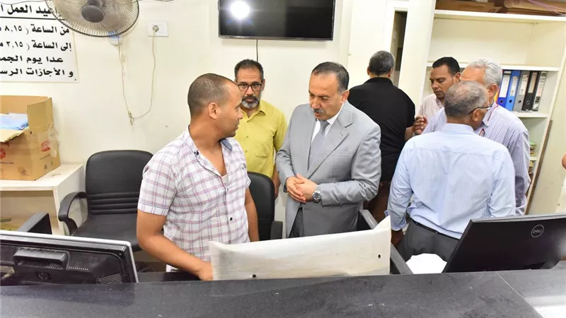 محافظ أسيوط يتفقد مركز خدمة المواطنين النموذجي المطور بحي غرب