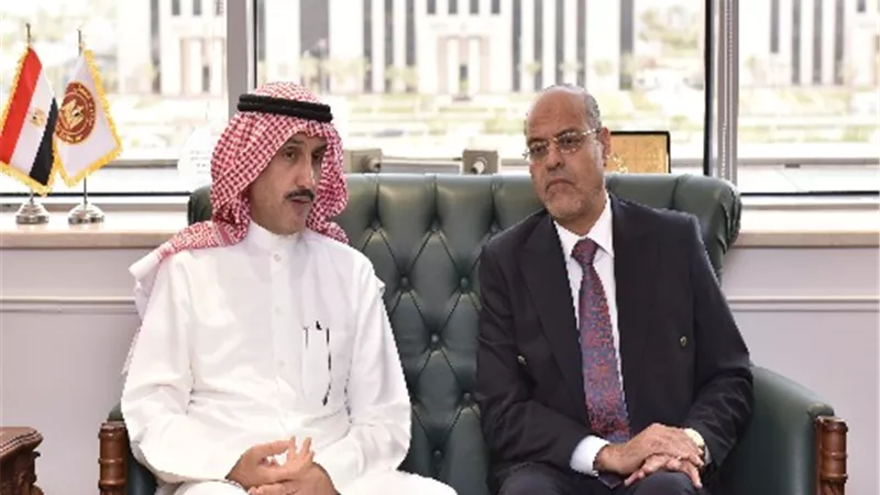 جبران يبحث تعزيز التعاون مع المدير العام لمنظمة العمل العربية