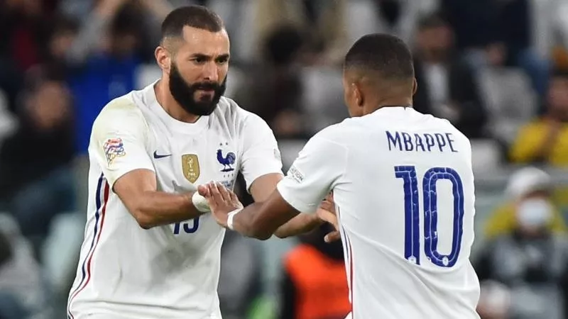 كيليان مبابي يرتدي قميص بنزيما في ريال مدريد