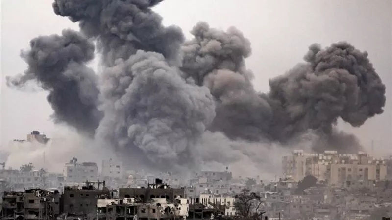 إعلام فلسطيني: مدفعية الاحتلال تقصف بكثافة غربي مدينة غزة