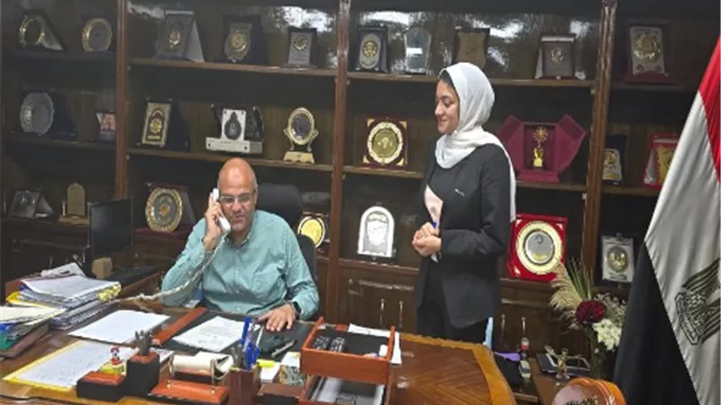 محافظ القليوبية يهنئ الأولى على الدبلومات الفنية.. تليفونياً