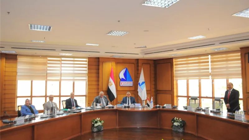رئيس جامعة كفر الشيخ يترأس لجنة اختيار عميد كلية التربية بالجامعة