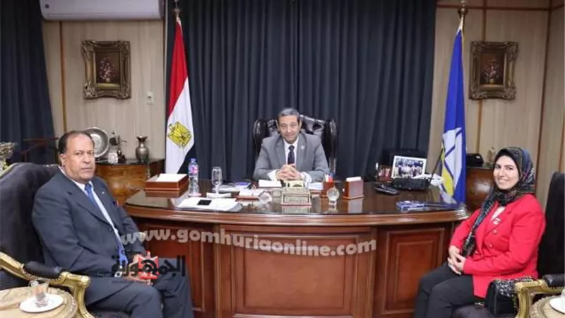 محافظ دمياط يتابع ملفات العمل بمديرية الشباب والرياضة