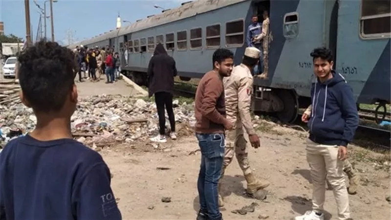 اصطدام قطار مطروح / القاهرة بسيارة نقل