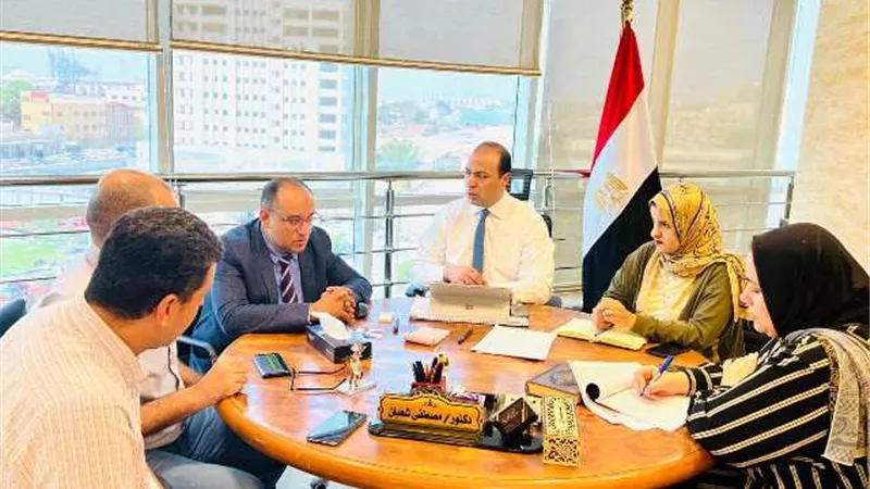 رئيس التأمين الصحى بإقليم القناة يشددعلى جودة الخدمه المقدمة للمواطنين