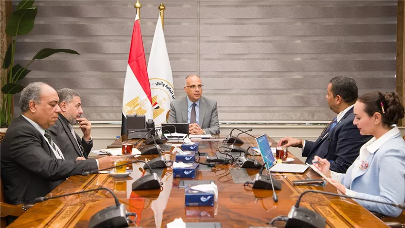 وزير الري يؤكد اهتمام الوزارة بتنفيذ المشروعات الصديقة للبيئة