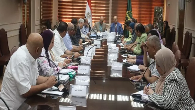 محافظ القليوبية: ضرورة الارتقاء بملف النظافة بشبرا الخيمة والخصوص