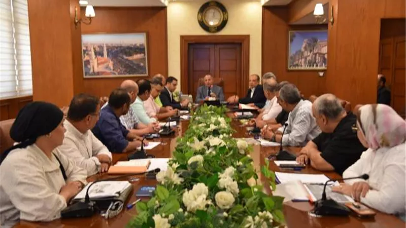 حبشي: ٢٠ يوما مهلة لإزالة الإشغالات وانهاء القمامة بشوارع بورسعيد