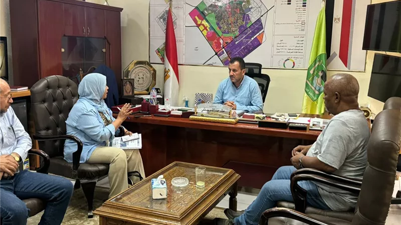 تنفيذ المنظومة الجديدة لادارة المخلفات بالعاشر