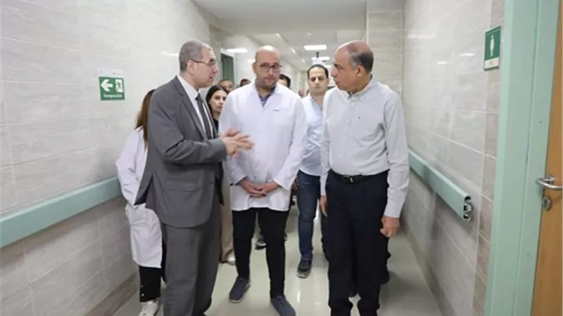محافظ المنيا يتفقد أقسام مستشفى ملوى التخصصى