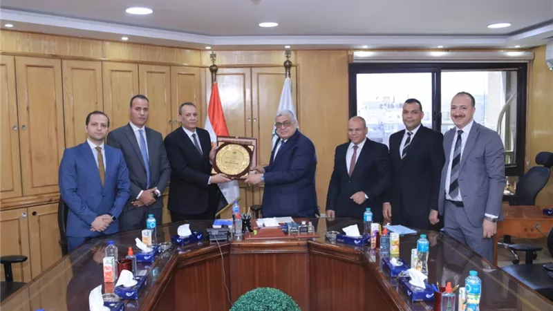 المستشار احمد عبود يستقبل رئيس نادي قضاة مجلس الدولة ببني سويف لتقديم التهنئة