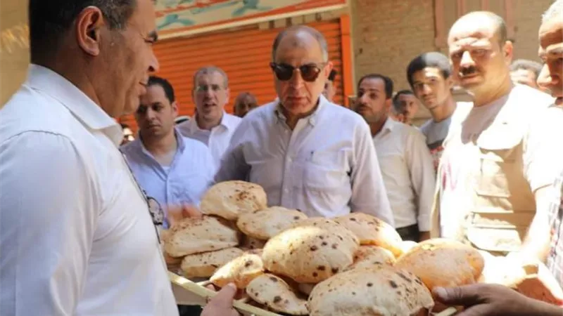 جولة تفقدية لمحافظ المنيا بعدد من المخابز البلدية والأسواق