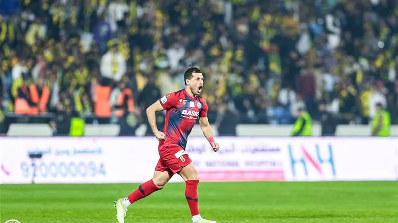 طارق حامد يرد علي أنباء رحيله عن ضمك السعودي