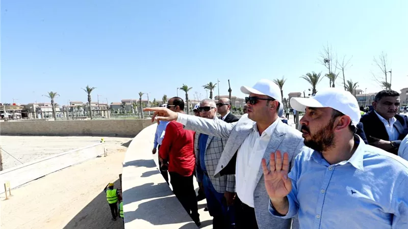 وزير الإسكان يتفقد المشروعات السكنية بمدينة المنصورة الجديدة..صور