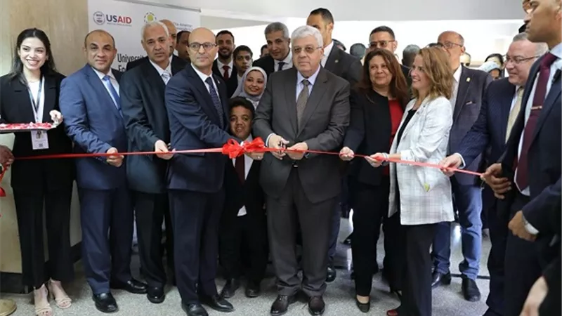 عاشور: تنفيذ خُطة لتأهيل الطالب الجامعى لسوق العمل