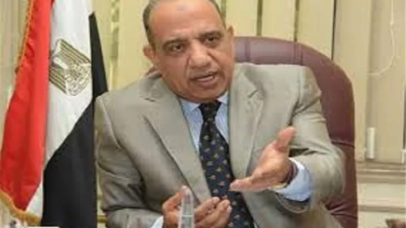 عصمت يتفقد المركز القومي للتحكم فى شبكة الكهرباء بشمال القاهرة