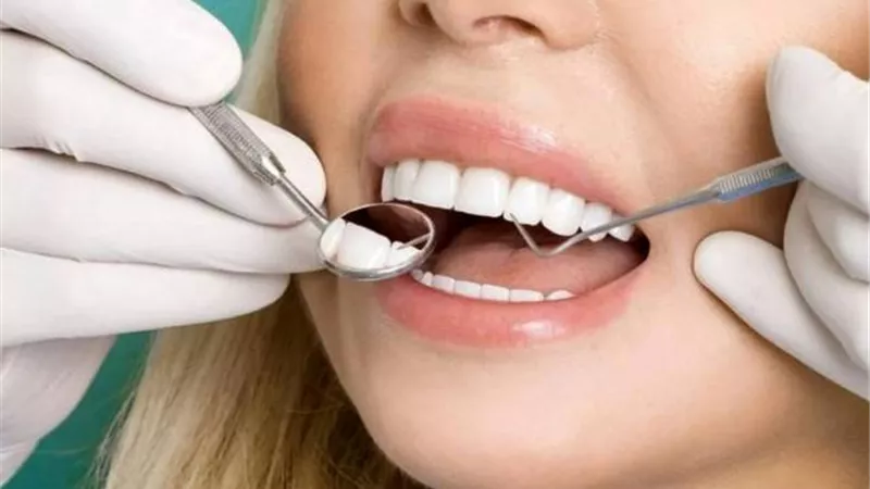 تعرف على الأطعمة الأكثر خطرا على الأسنان