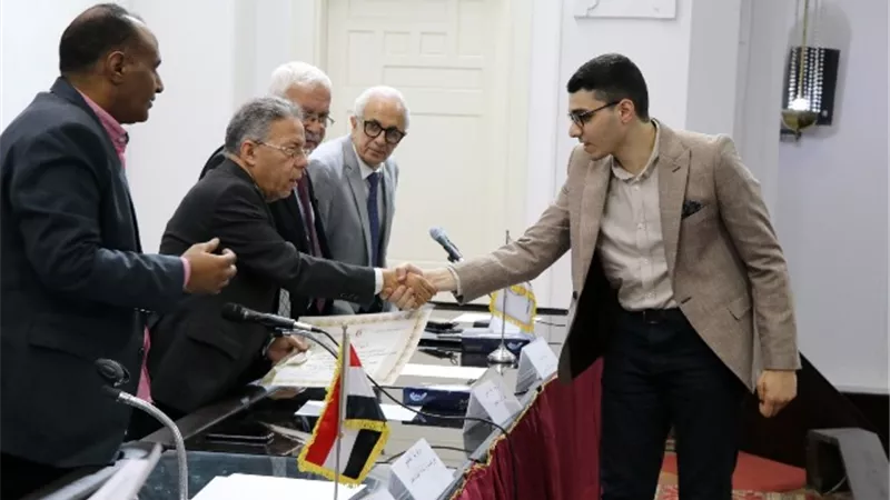 الأطباء تحتفل بالأعضاءالجدد وتكرم أوائل الخريجين بمختلف المحافظات