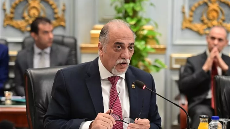 القصبي يؤكد ضرورة رفع كفاءة العاملين بوزارة التنمية المحلية