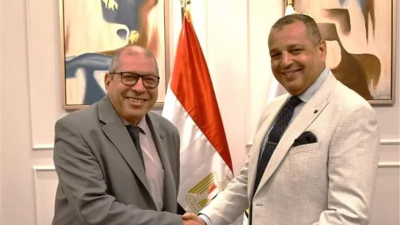محافظ جنوب سيناء يبحث رفع كفاءة الطرق بالمحافظة