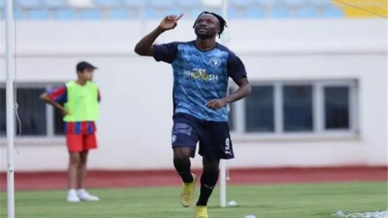 فيستون ماييلي يقود هجوم بيراميدز لمواجهة الأهلي فى الدوري