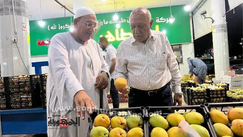 النائب أحمد عثمان يتفقد سوق الجملة بمدينة المستقبل ويلتقي بالتجار