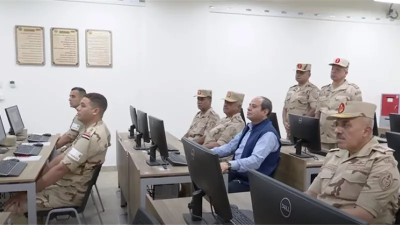 الرئيس السيسي يتفقد رئاسة الأكاديمية للدراسات العليا ومعهدي المدفعية والمشاة ونادي الفروسية