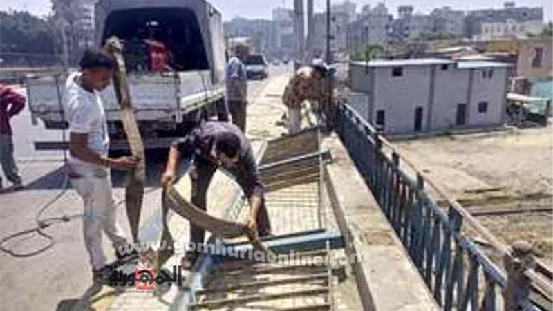 تركيب سور كوبري أعلي طريق السكة الحديد بمنطقة مينا البصل