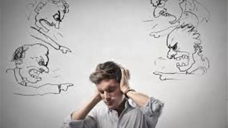 منها الحديث السلبي عن الذات.. 3 عادات شائعة تلحق الضرر بالدماغ