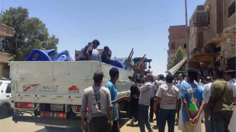 رفع للإشغالات وتنفيذ أعمال النظافة العامة والتجميل بأسوان وأدفو