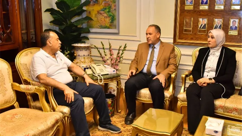محافظ أسيوط يلتقى مديرة المدرسة المصرية اليابانية