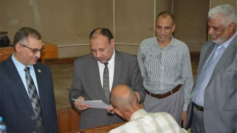 نائب رئيس جامعة الأزهرللوجه القبلي يتفقد امتحانات الدراسات العليا