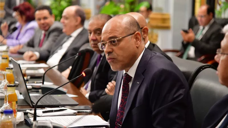 وزير العمل: تشكيل فريق لدراسة أثر الذكاء الاصطناعي على سوق العمل