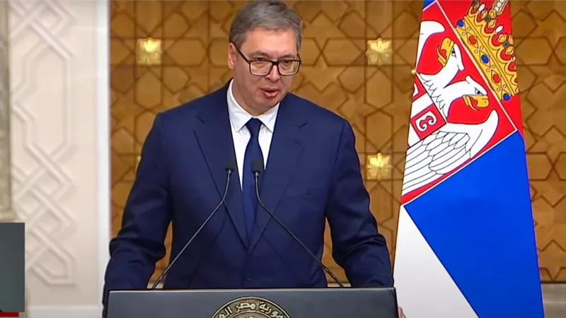 الرئيس الصربي يشيد بطريقة إدارة الرئيس السيسي للبلاد