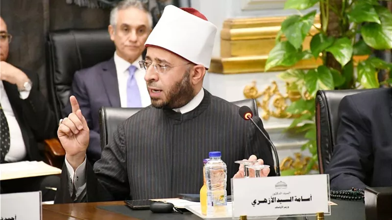 وزير الأوقاف يقرر توسيع دائرة صرف الإعانات العاجلة للمتوفين من الأئمة والعمال